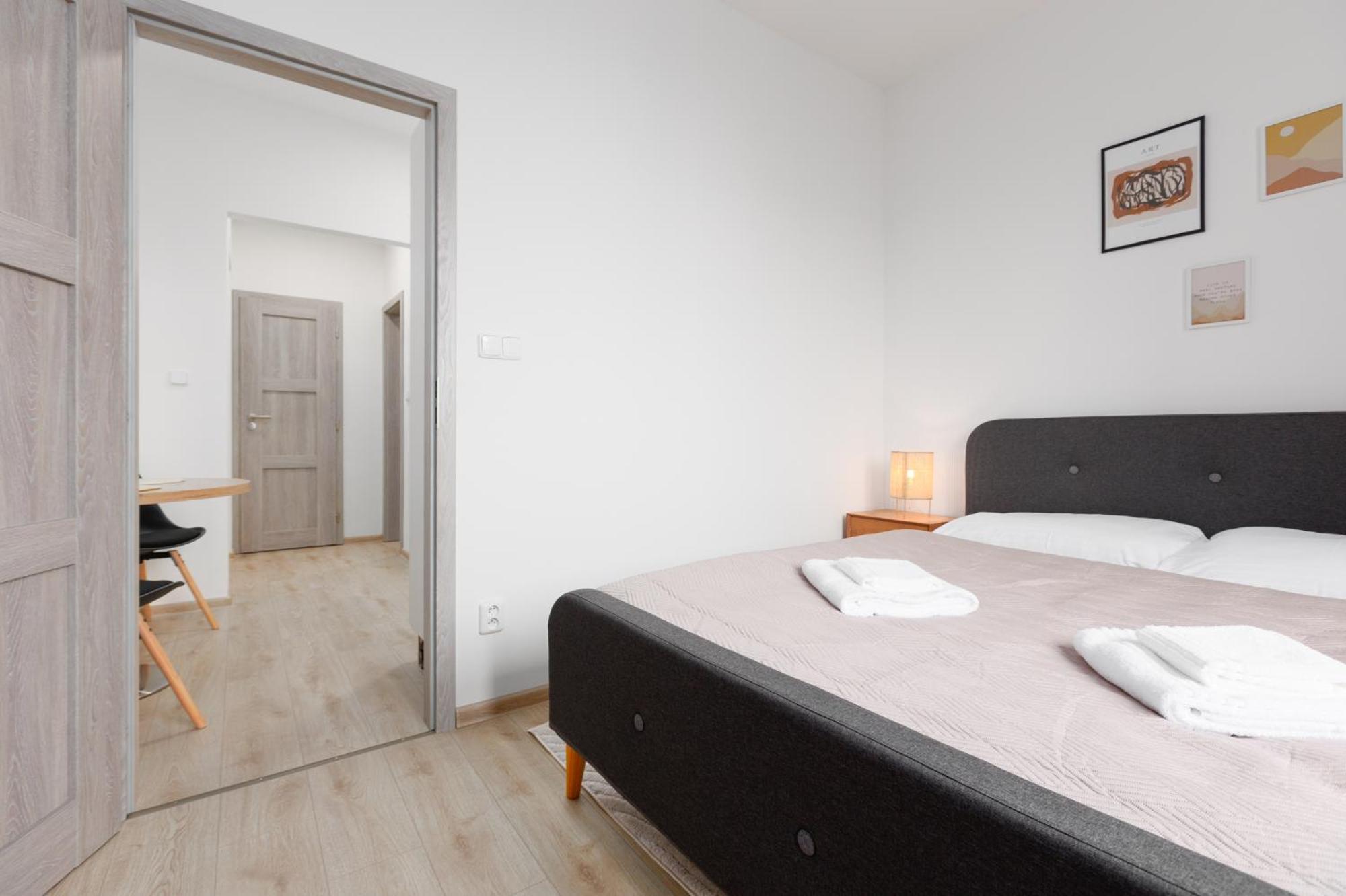 Lejlighed 2 Bedrooms With Kitchen Near The Subway Prag