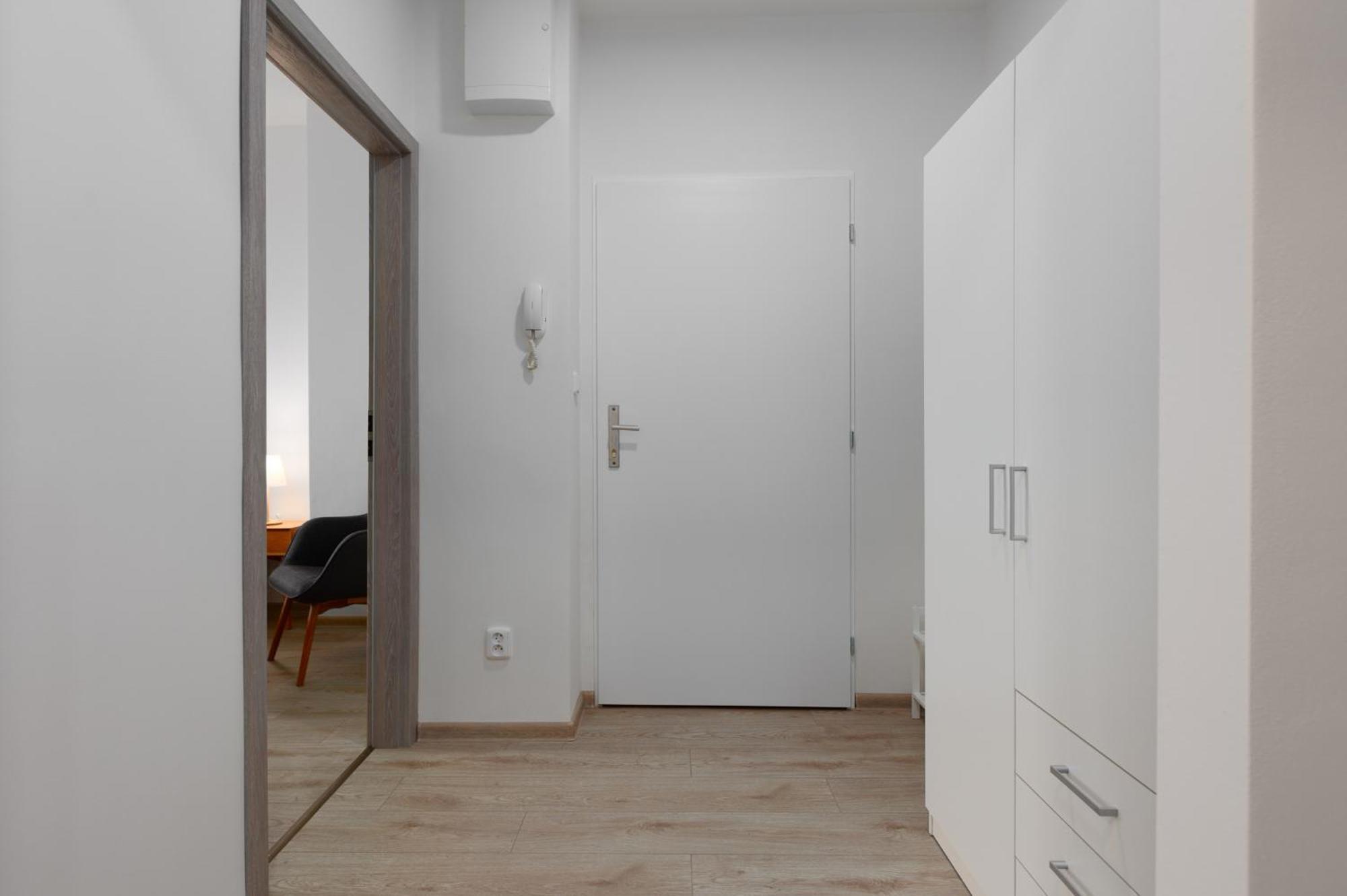2 Bedrooms With Kitchen Near The Subway Lejlighed Prag